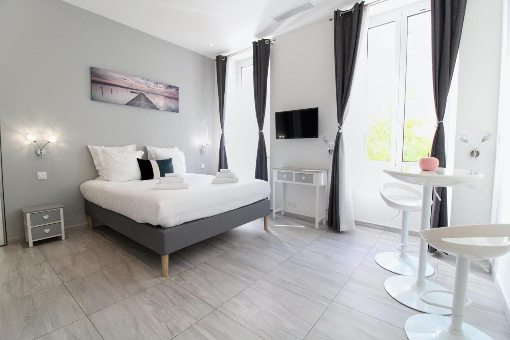 4 Bedrooms 4 Bathrooms Terrace Кан Екстериор снимка