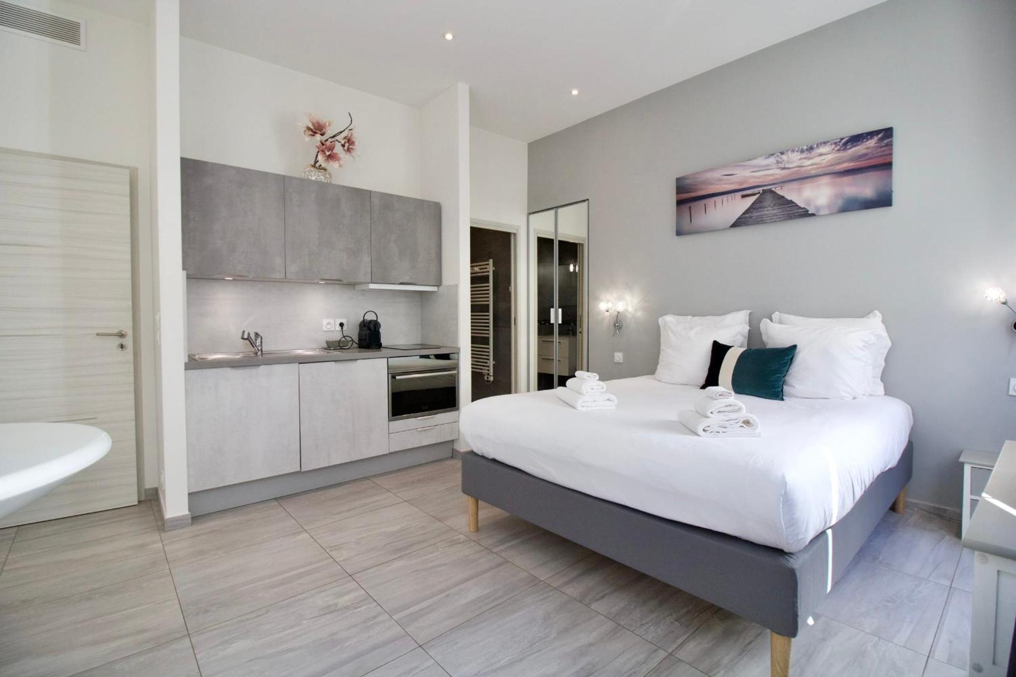 4 Bedrooms 4 Bathrooms Terrace Кан Екстериор снимка
