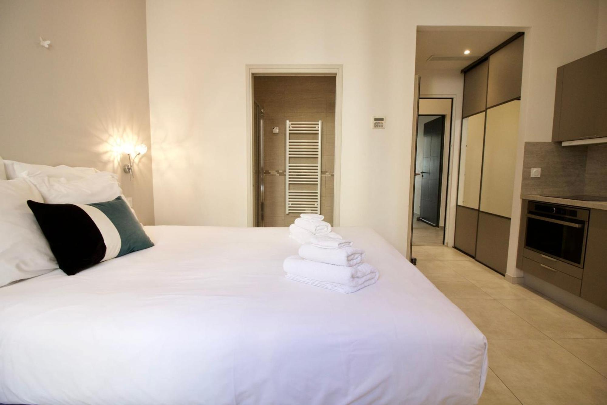 4 Bedrooms 4 Bathrooms Terrace Кан Екстериор снимка