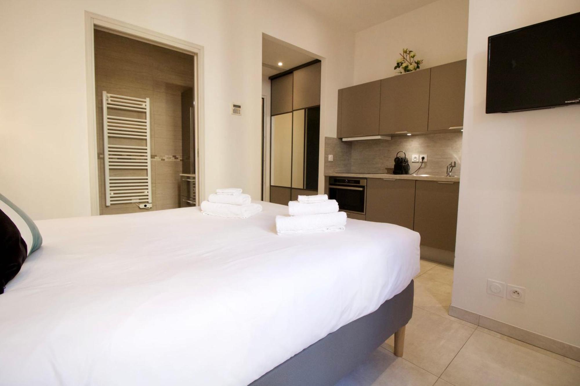 4 Bedrooms 4 Bathrooms Terrace Кан Екстериор снимка