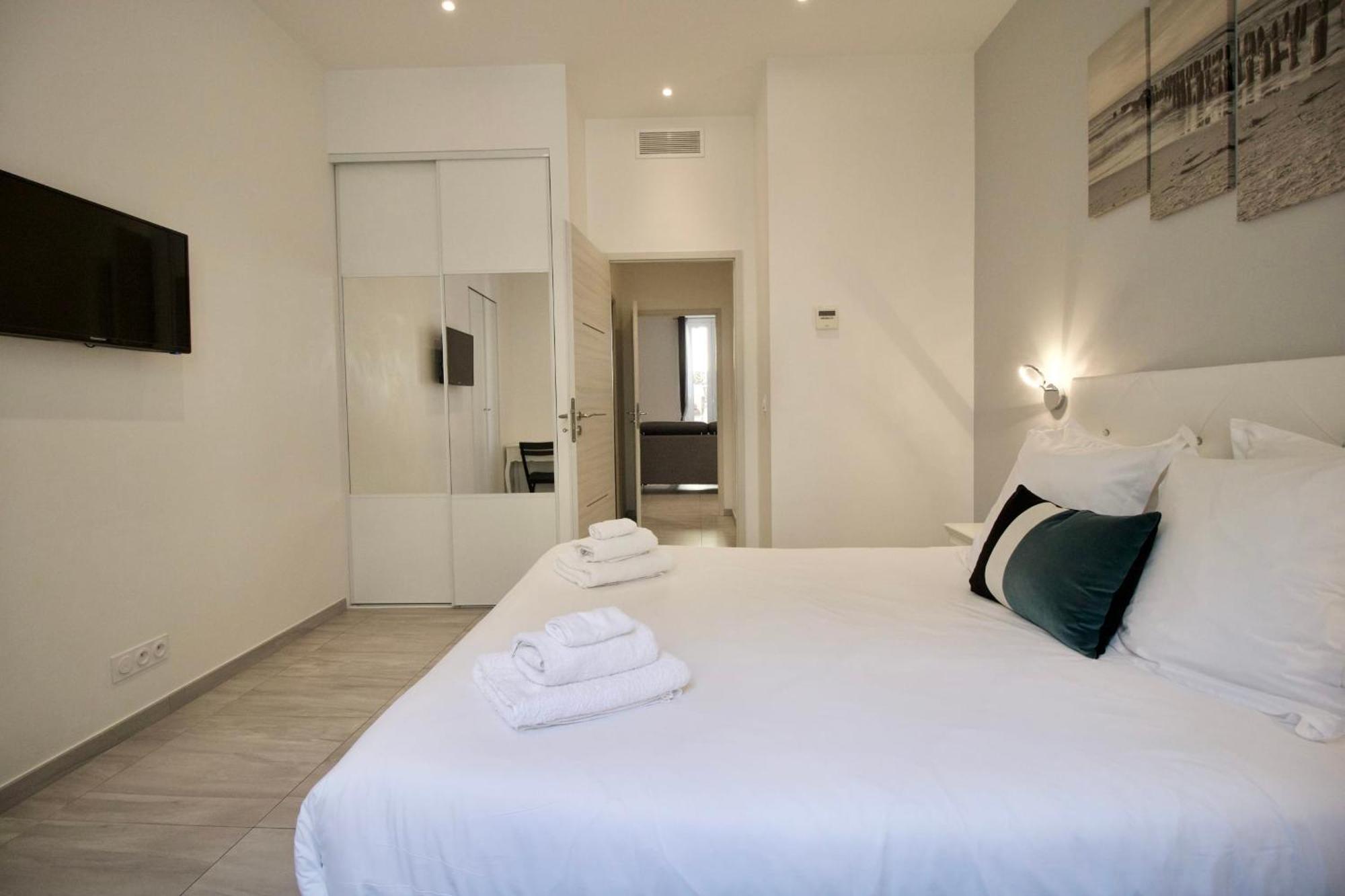 4 Bedrooms 4 Bathrooms Terrace Кан Екстериор снимка