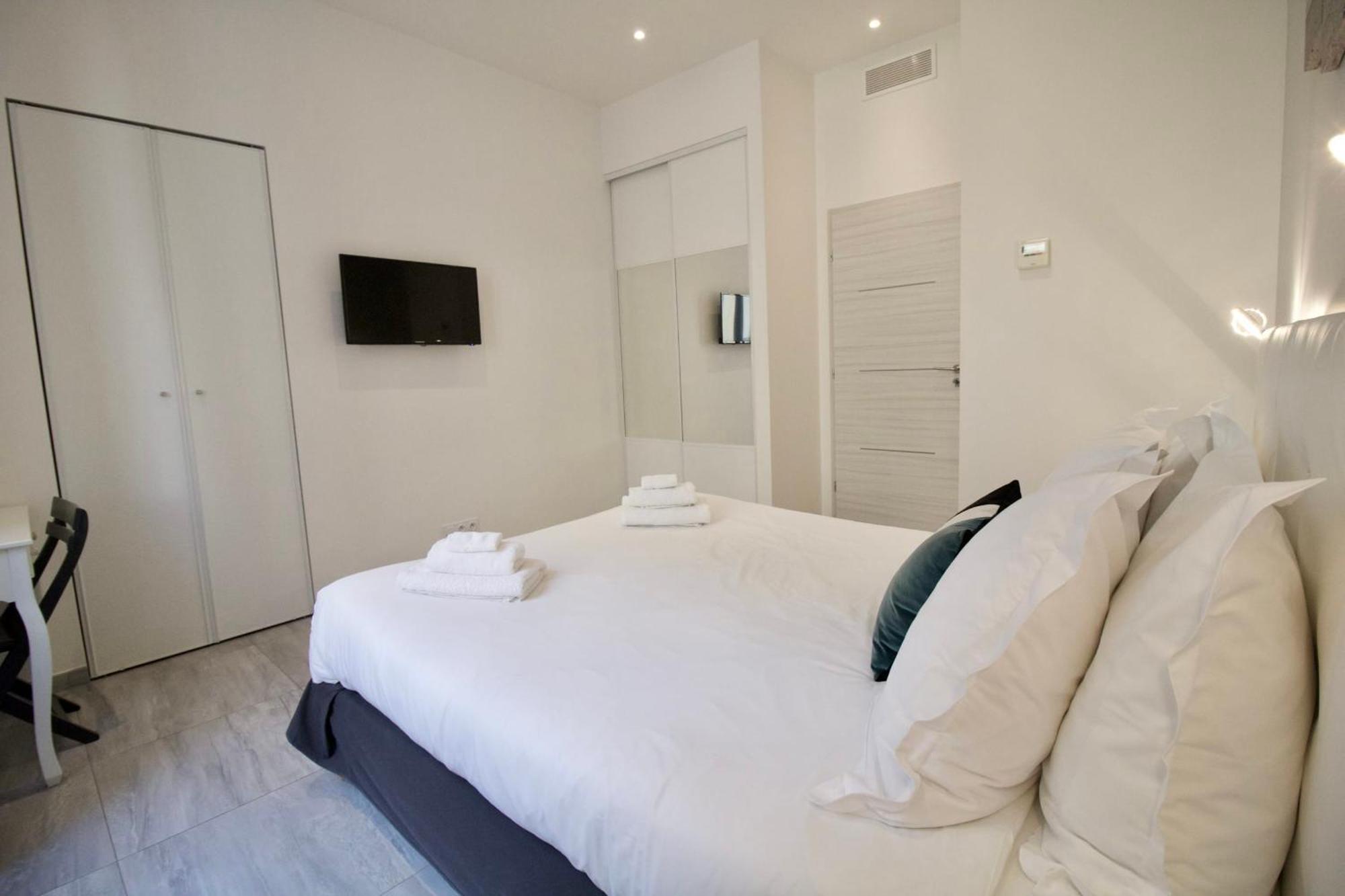 4 Bedrooms 4 Bathrooms Terrace Кан Екстериор снимка