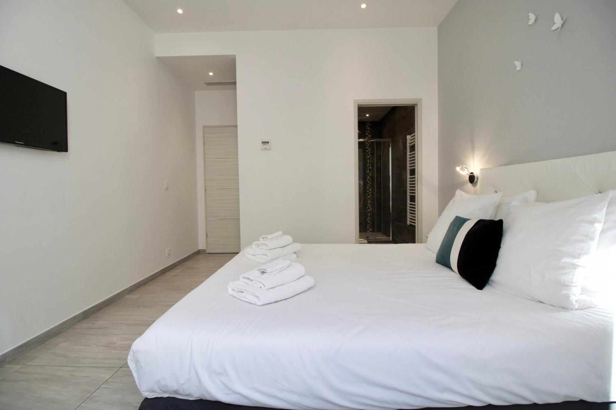 4 Bedrooms 4 Bathrooms Terrace Кан Екстериор снимка
